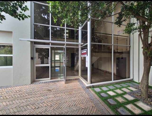 240M² OFFICE TO LET IN PAARDEPLAATS AH